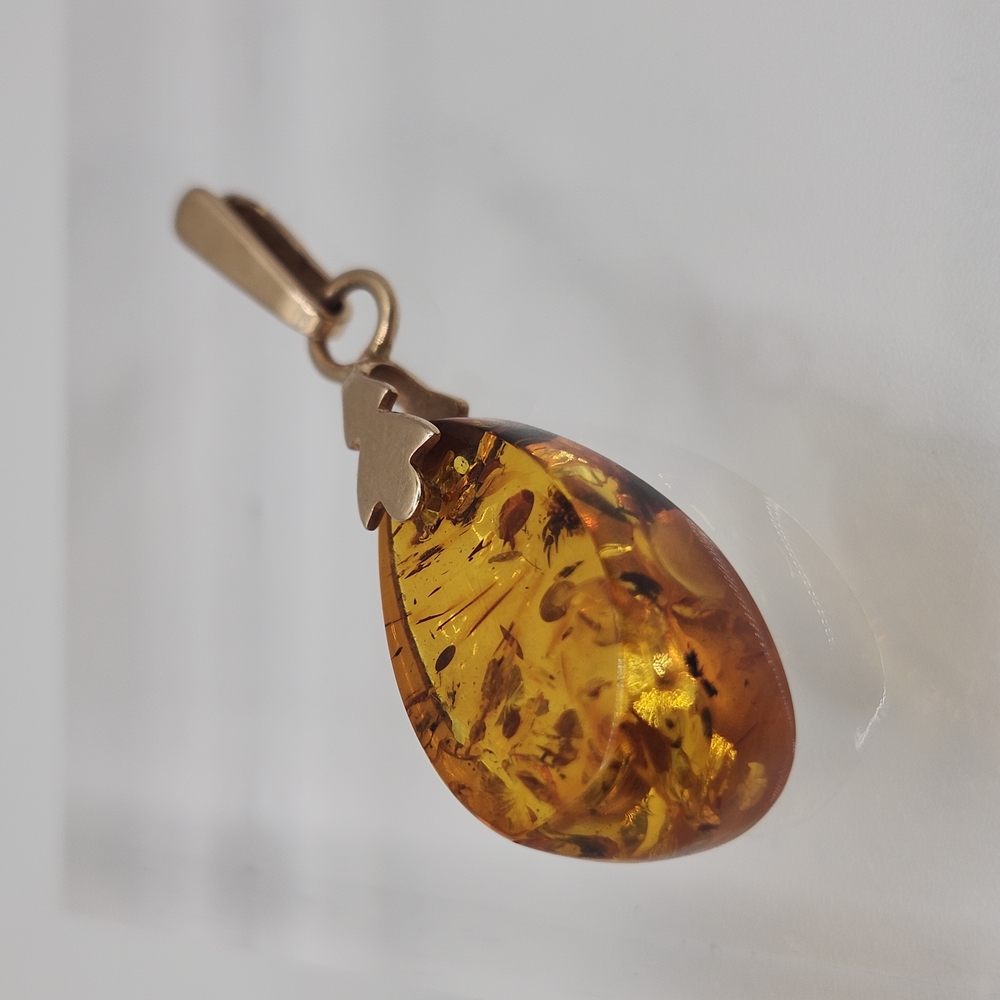 Elegant Gold Amber Pendant